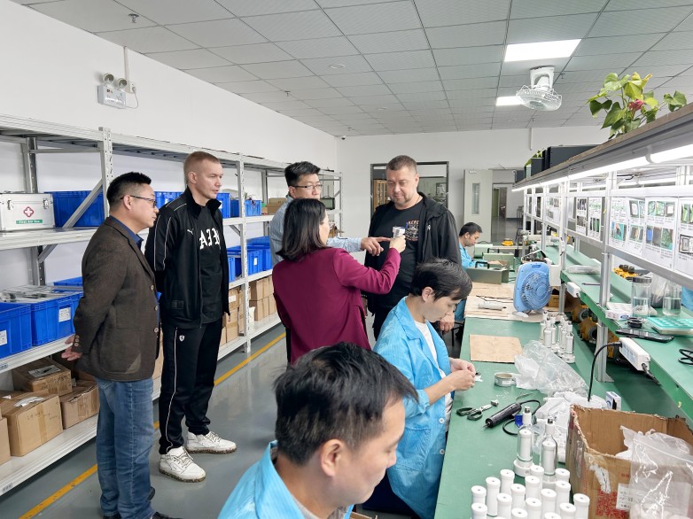 俄罗斯客户莅临WANDI万安迪深化技术交流与国际合作